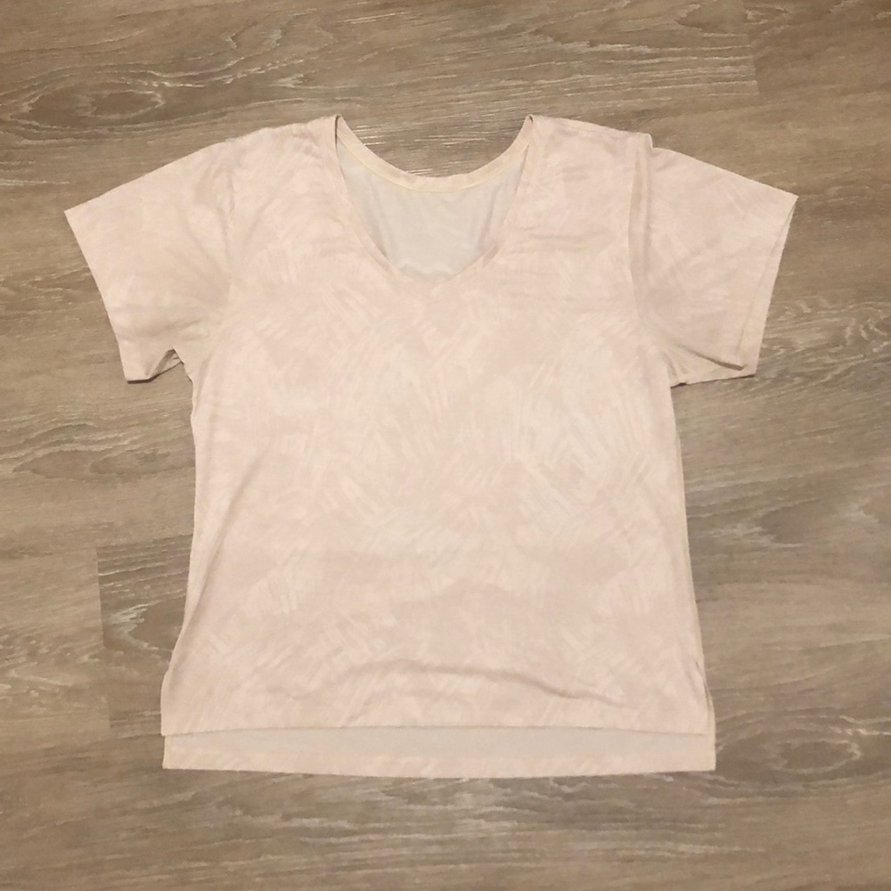 Lululemon everyday shirt size 6